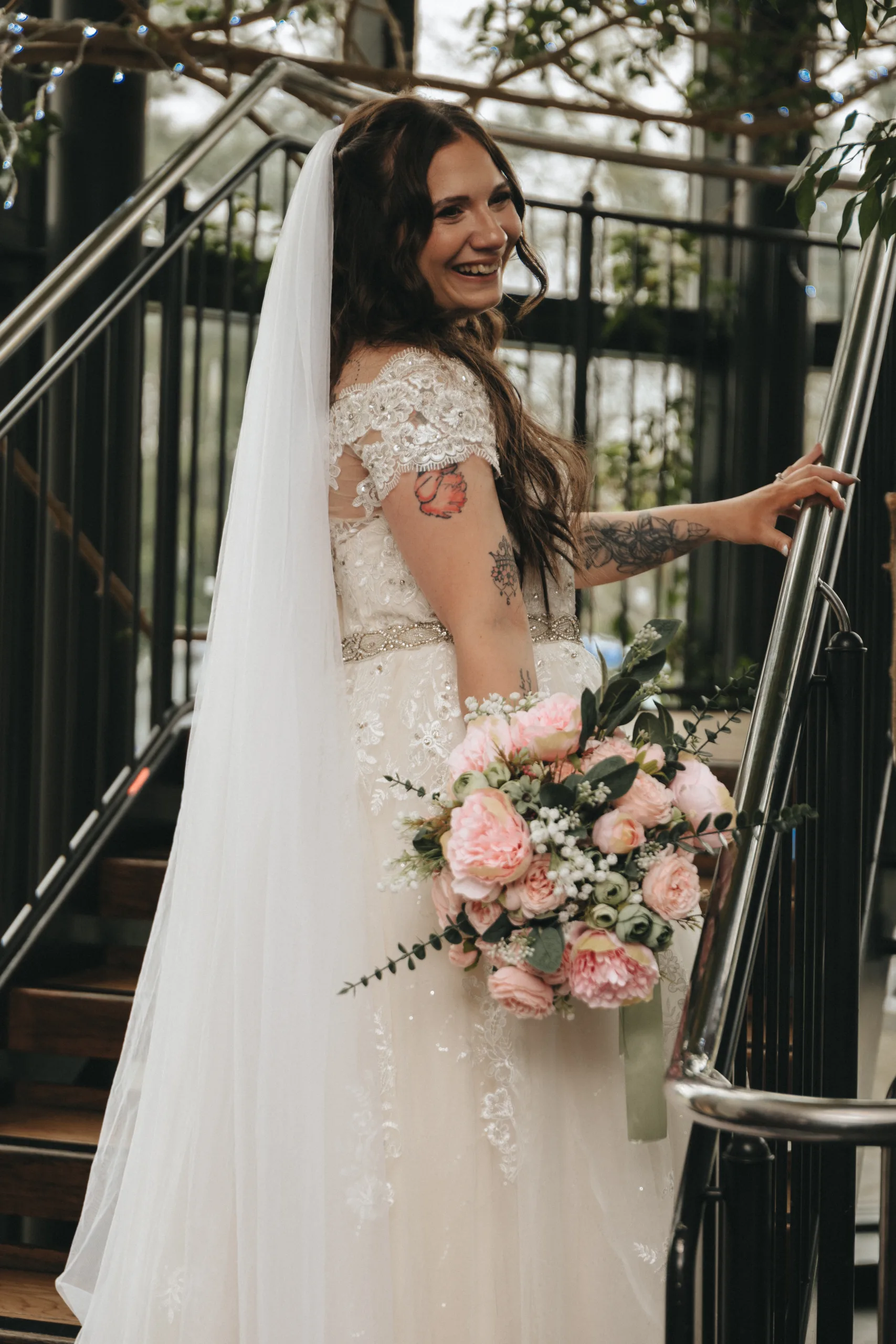 A woman in a wedding dress holding a bouquet of flowers.
